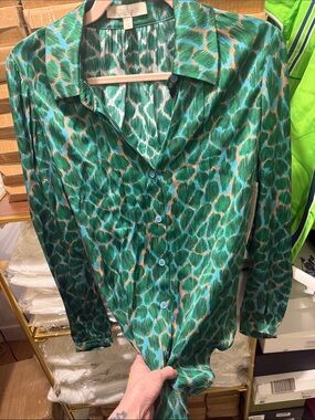 Carlisle Green 100% silk Button-Down Blouse